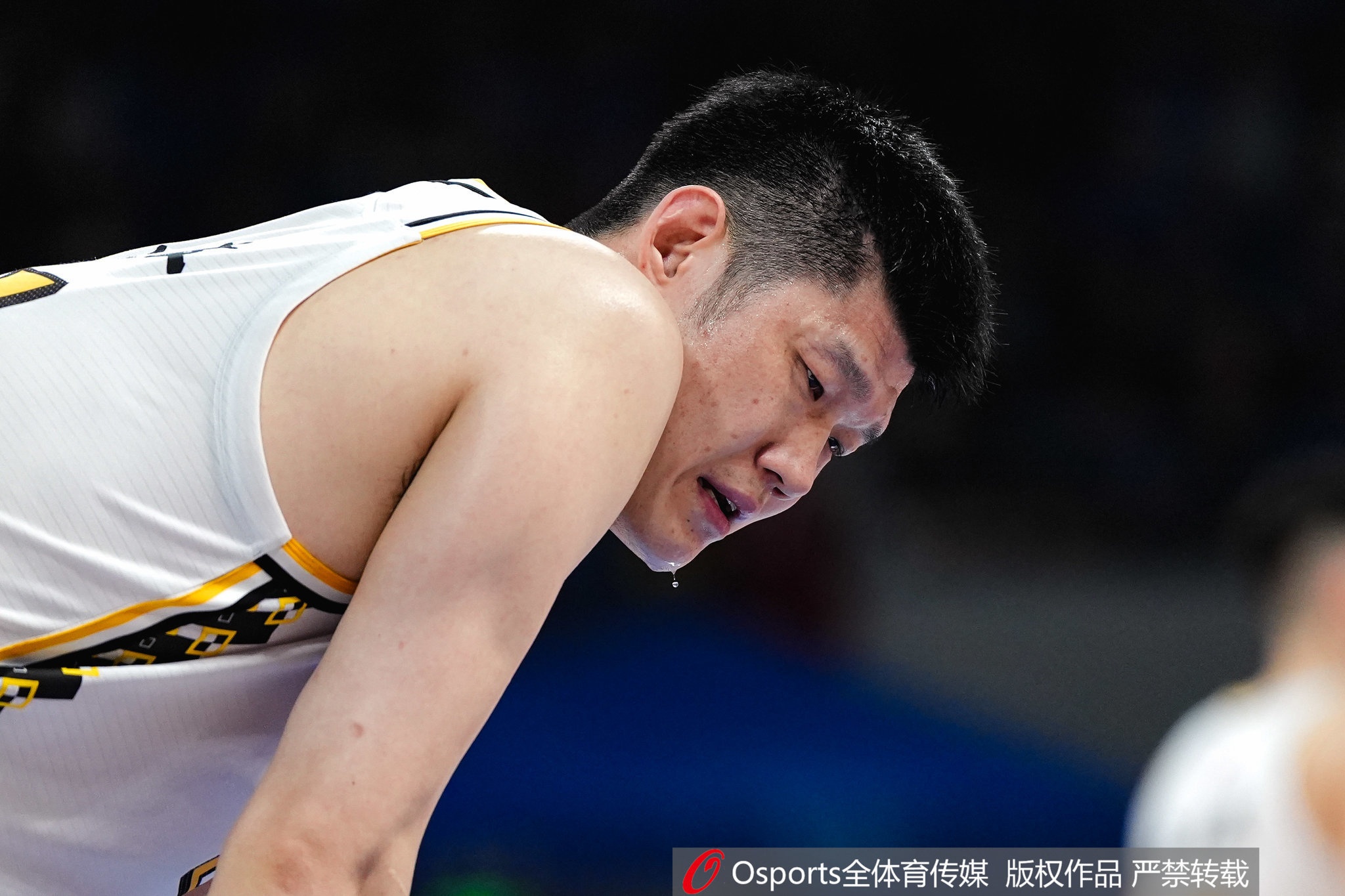 CBA三巨头闪耀赛场 四川队板凳短板成致命伤