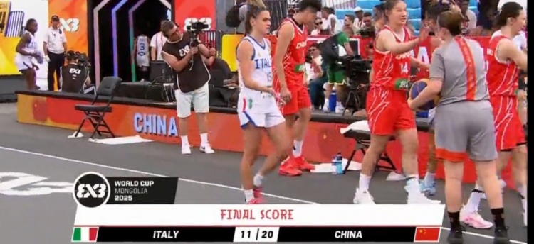 中国女篮三人组横扫意大利 世界杯小组赛展现绝对统治力